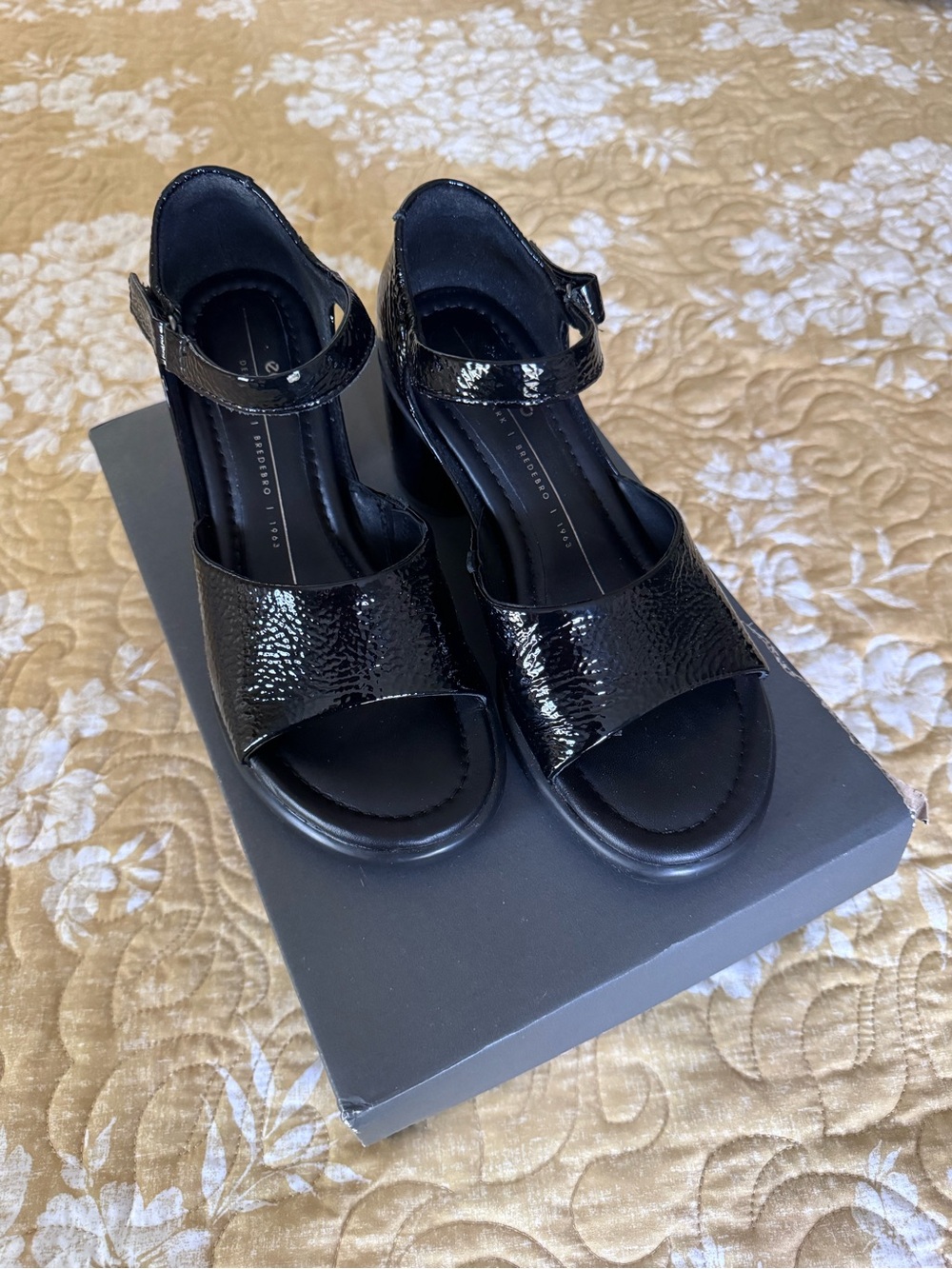 Chunky Heel Black Sandals